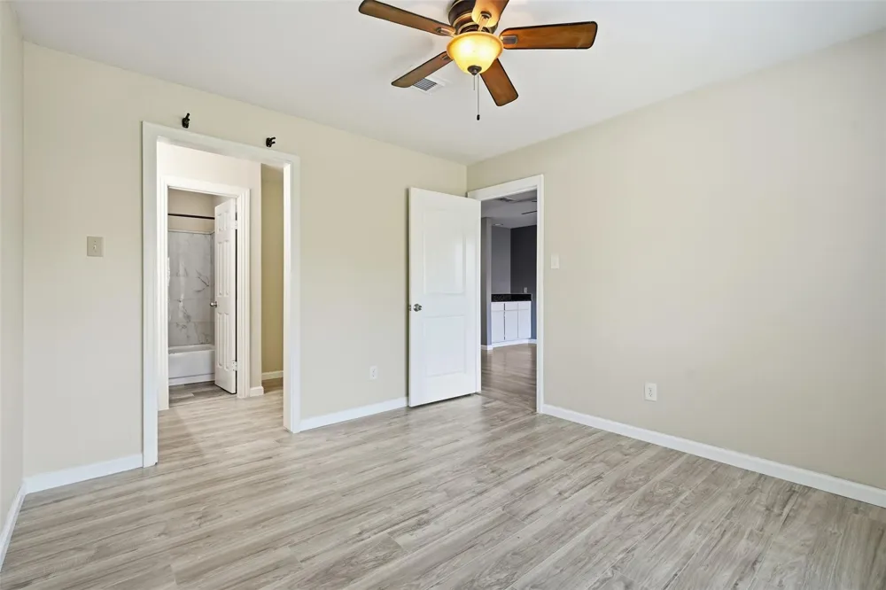 18800 Egret Bay Boulevard #1007 Webster, TX 77058