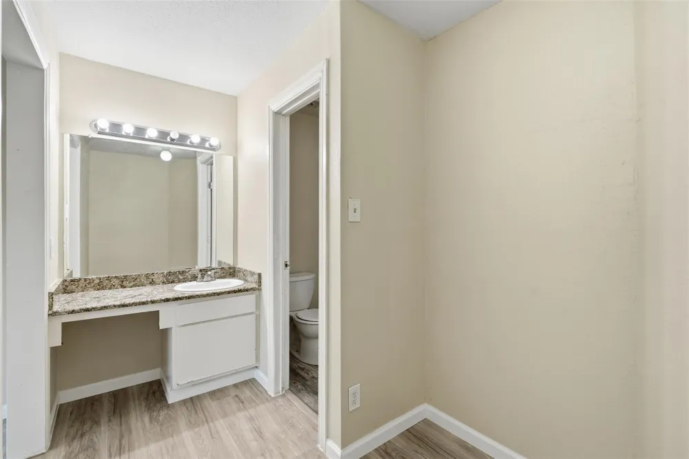 18800 Egret Bay Boulevard #1007 Webster, TX 77058