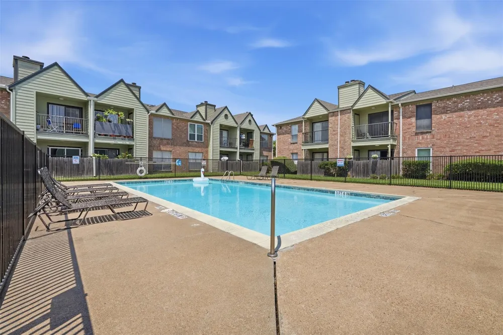 18800 Egret Bay Boulevard #1007 Webster, TX 77058