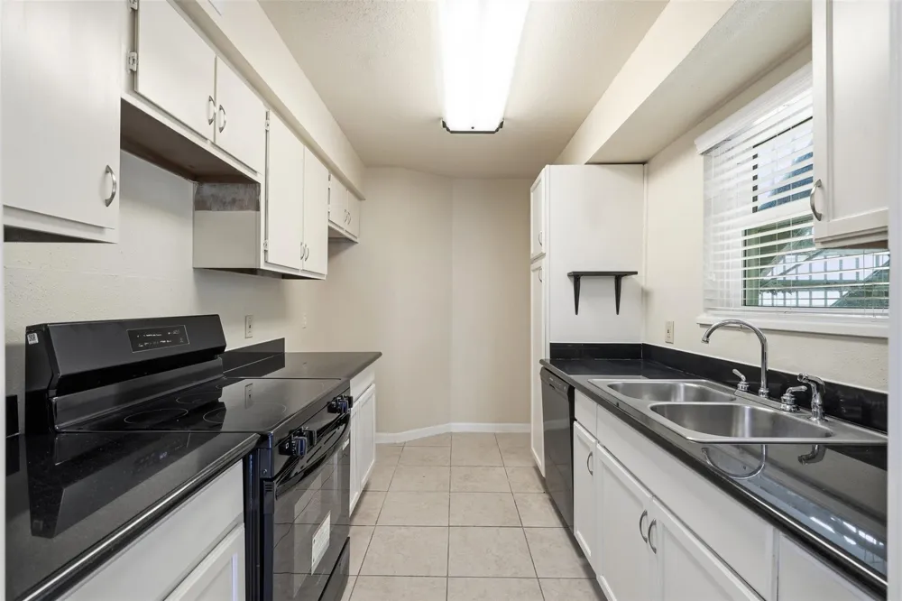 18800 Egret Bay Boulevard #1007 Webster, TX 77058