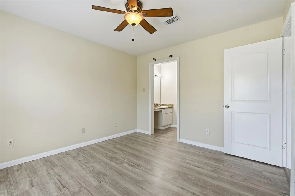 18800 Egret Bay Boulevard #1007 Webster, TX 77058