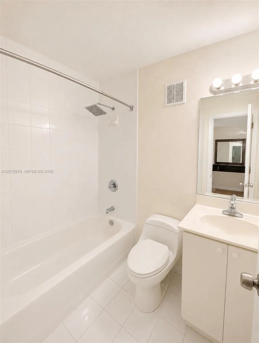 7980 NW 10th St #38I Miami, FL 33126