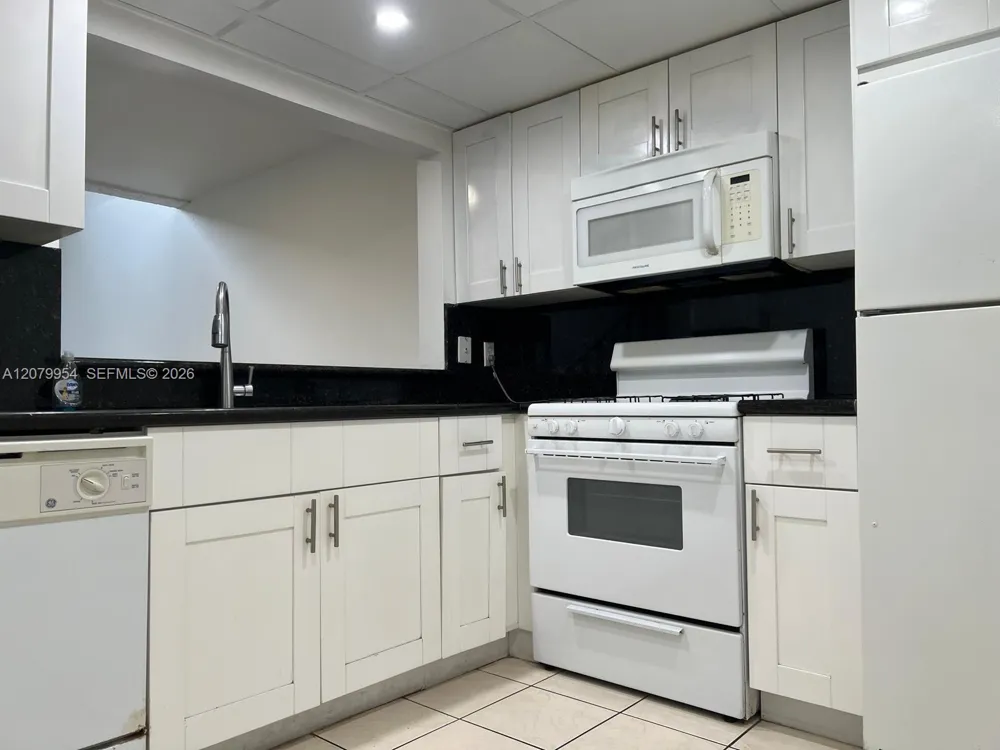 18051 NW 68th Ave #L101 Hialeah, FL 33015