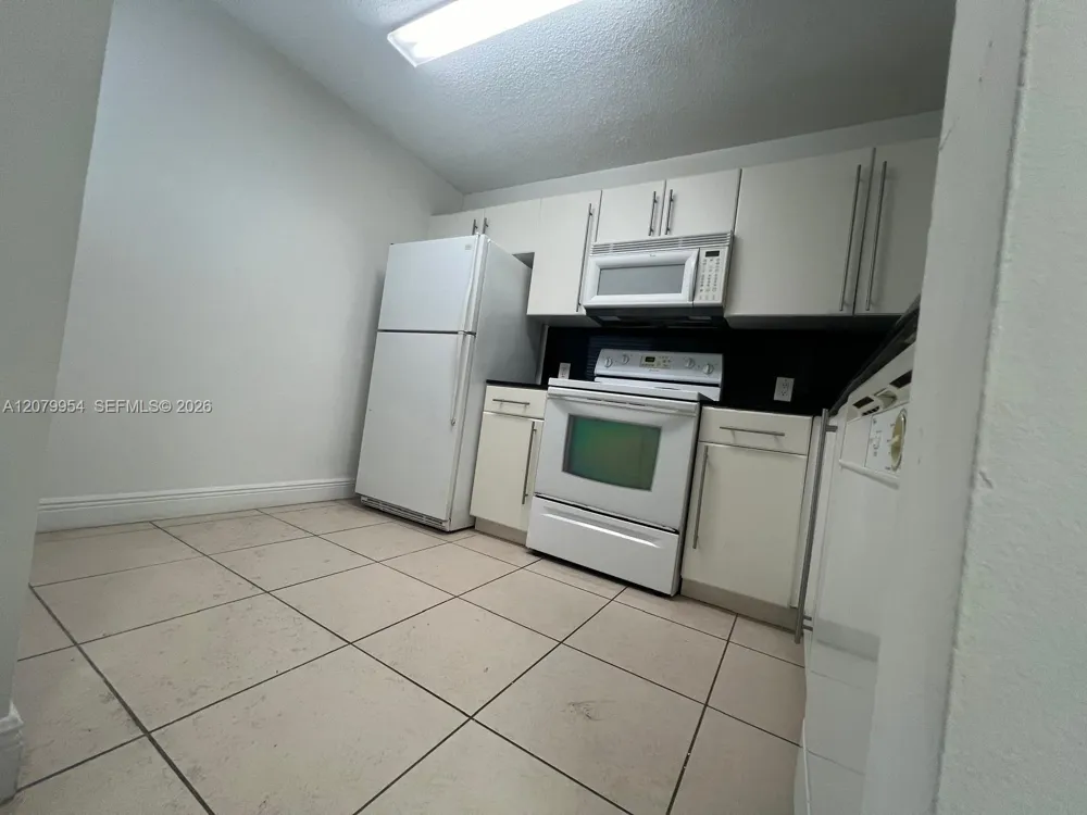 18051 NW 68th Ave #L101 Hialeah, FL 33015
