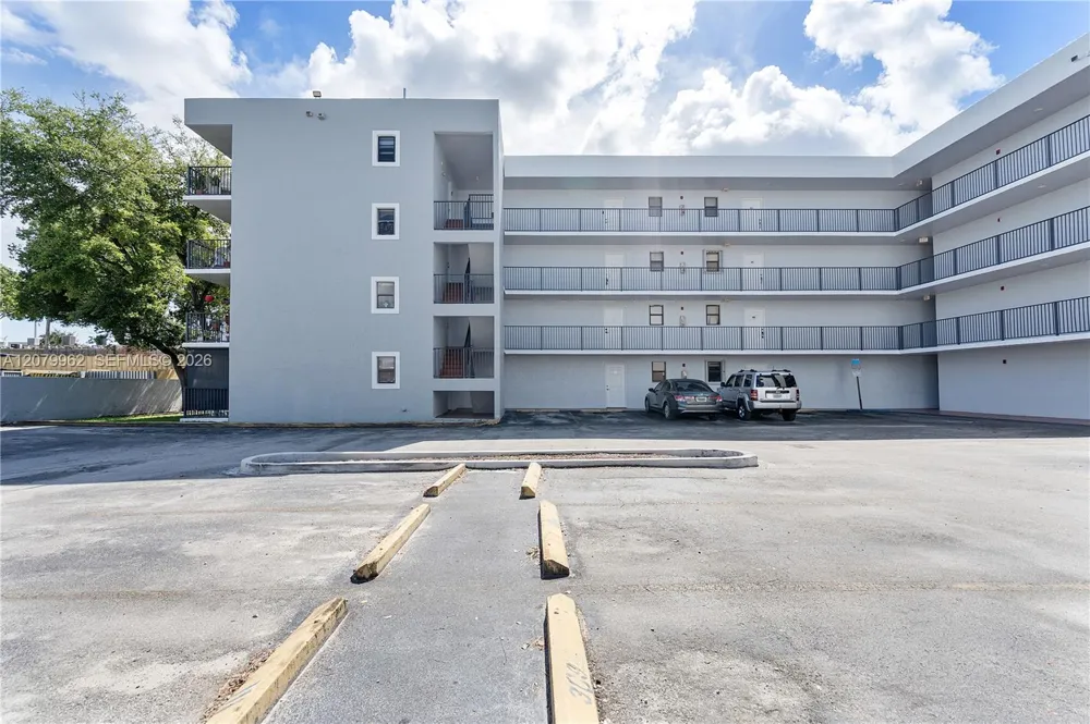 5825 W 25 Ct #212 Hialeah, FL 33016