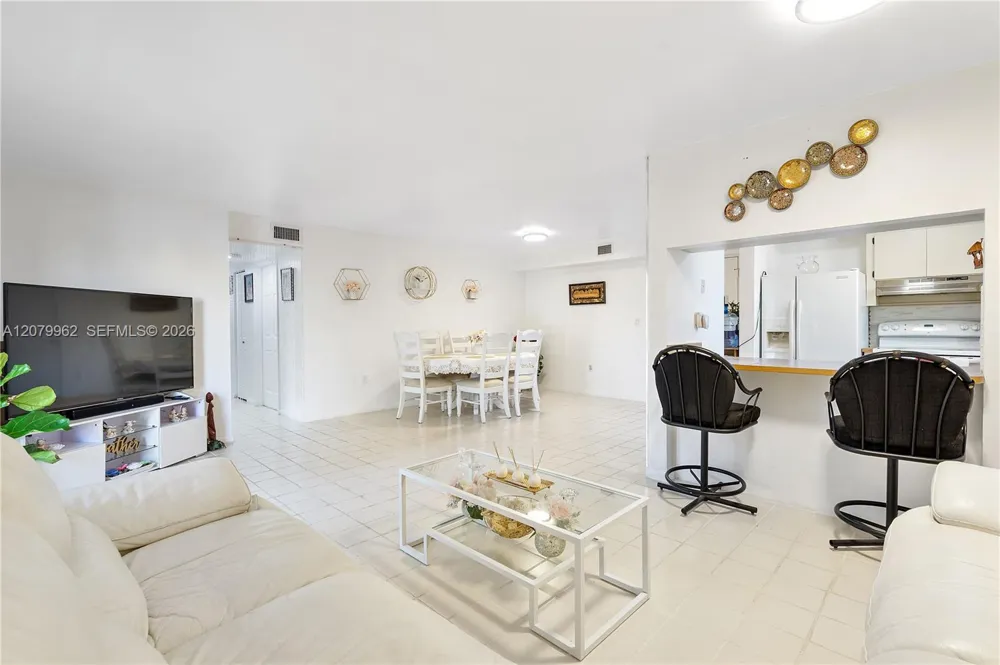 5825 W 25 Ct #212 Hialeah, FL 33016
