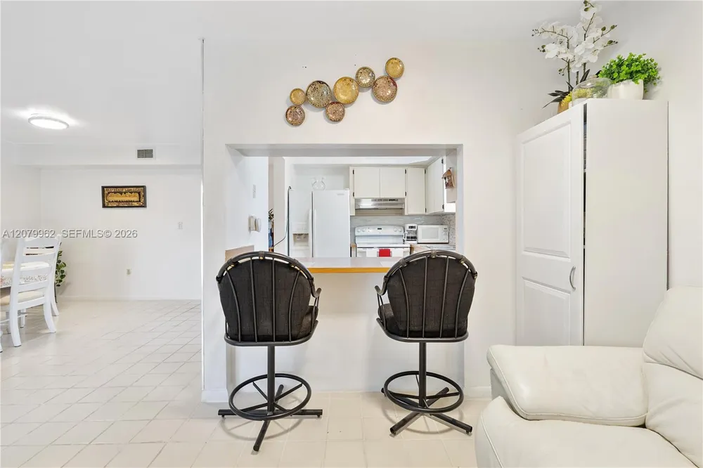 5825 W 25 Ct #212 Hialeah, FL 33016