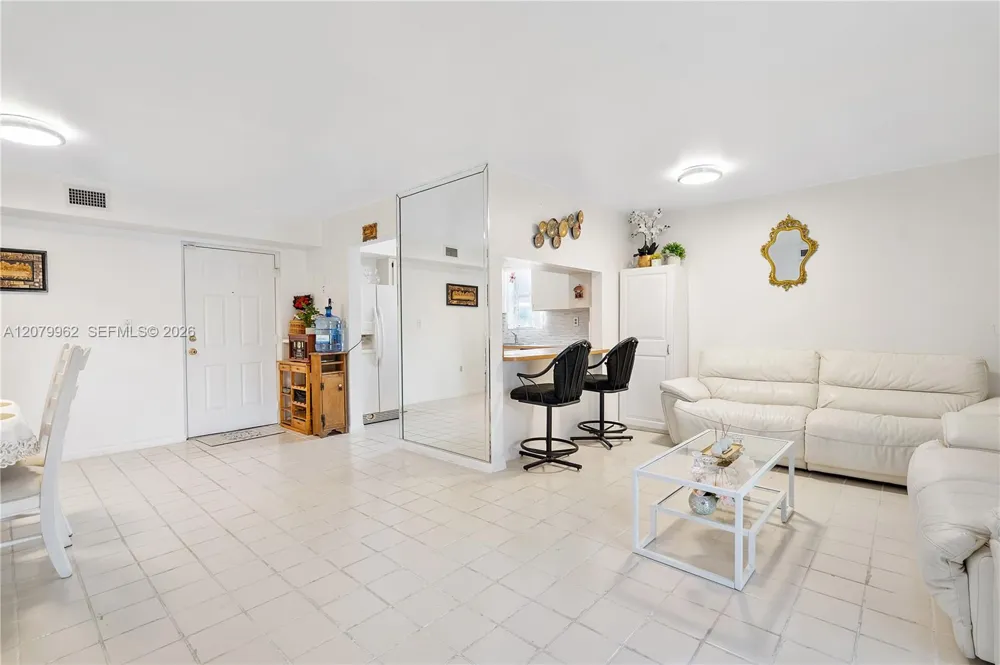 5825 W 25 Ct #212 Hialeah, FL 33016