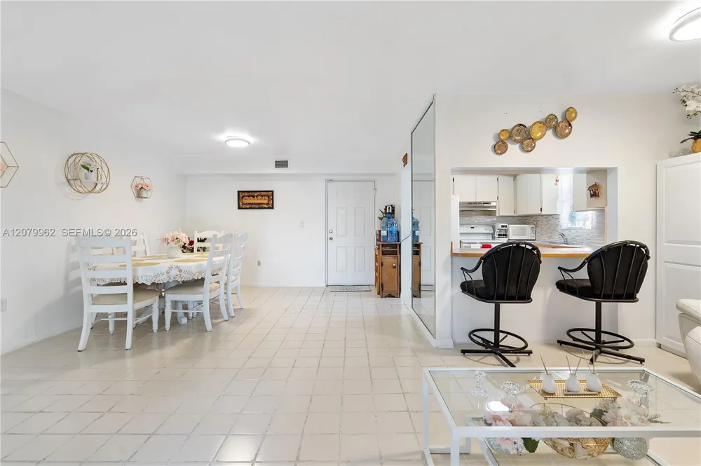 5825 W 25 Ct #212 Hialeah, FL 33016