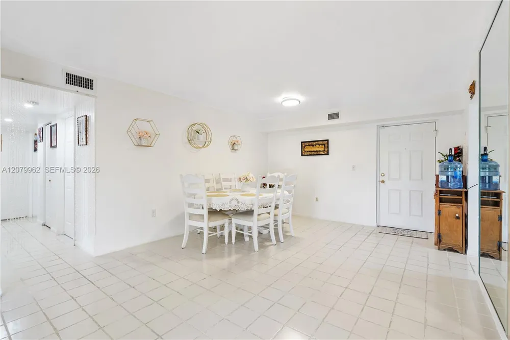 5825 W 25 Ct #212 Hialeah, FL 33016