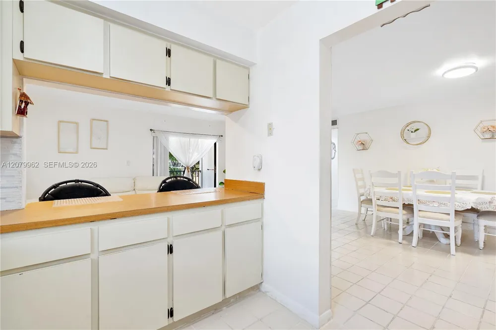 5825 W 25 Ct #212 Hialeah, FL 33016