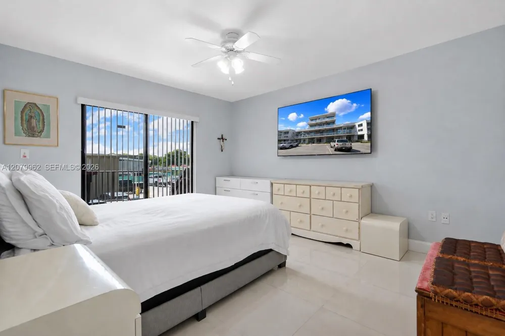 5825 W 25 Ct #212 Hialeah, FL 33016