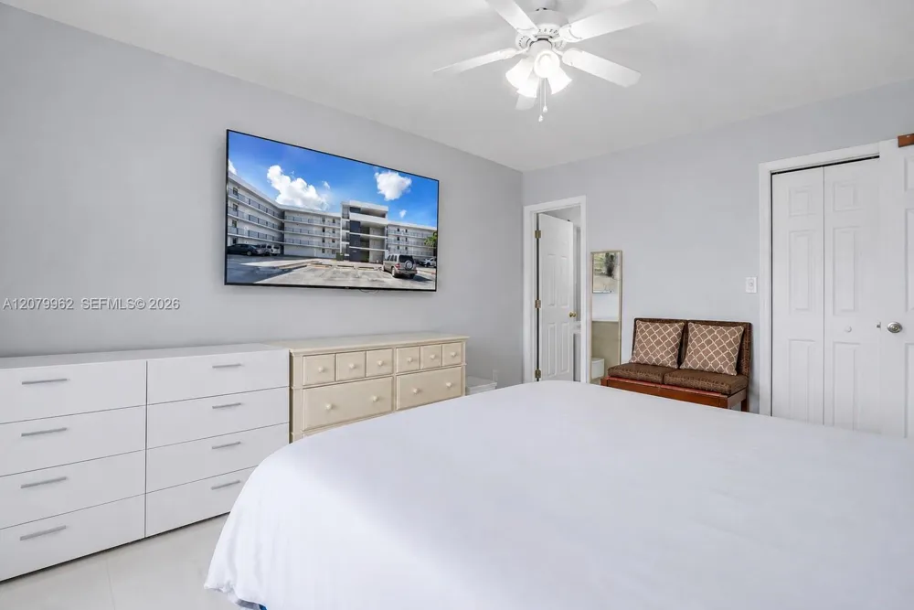 5825 W 25 Ct #212 Hialeah, FL 33016
