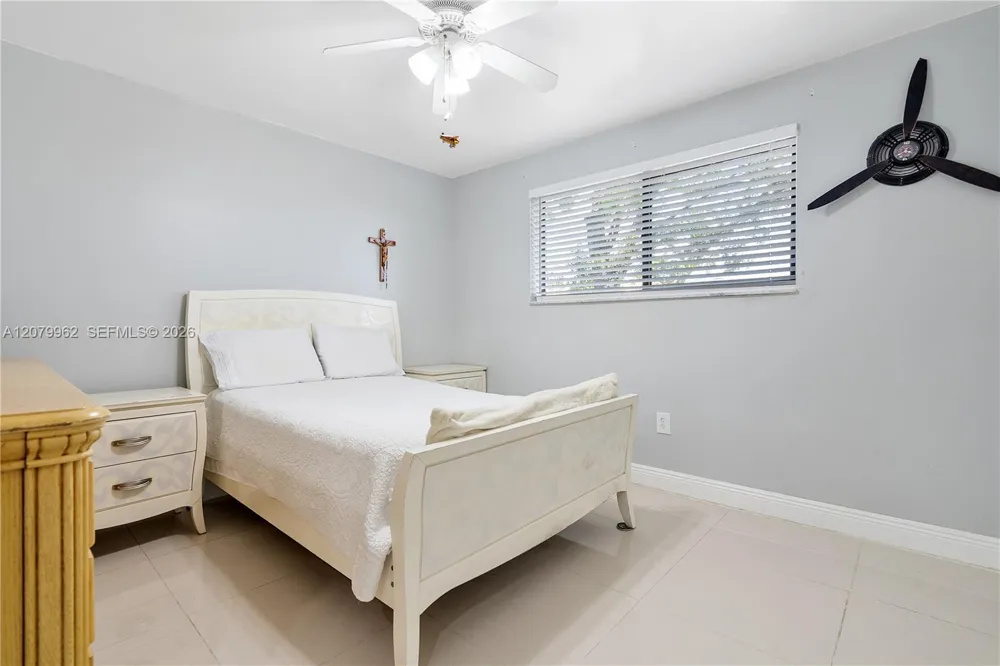 5825 W 25 Ct #212 Hialeah, FL 33016