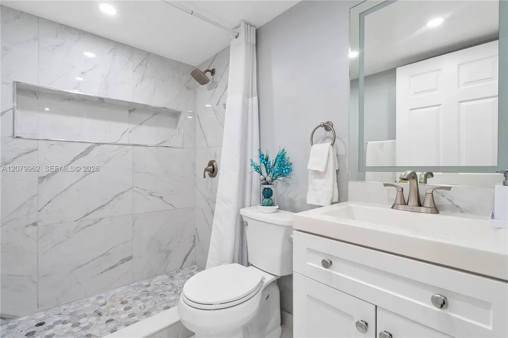 5825 W 25 Ct #212 Hialeah, FL 33016