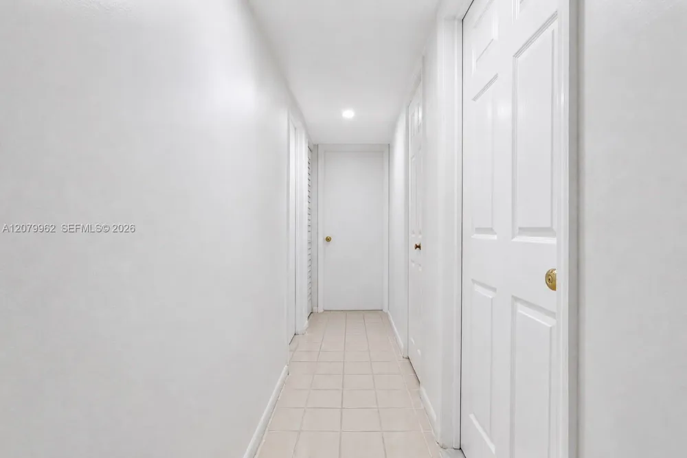 5825 W 25 Ct #212 Hialeah, FL 33016