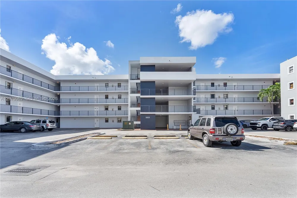 5825 W 25 Ct #212 Hialeah, FL 33016