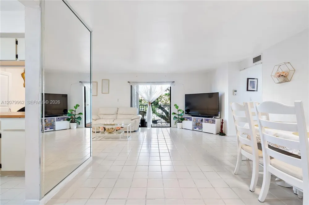 5825 W 25 Ct #212 Hialeah, FL 33016