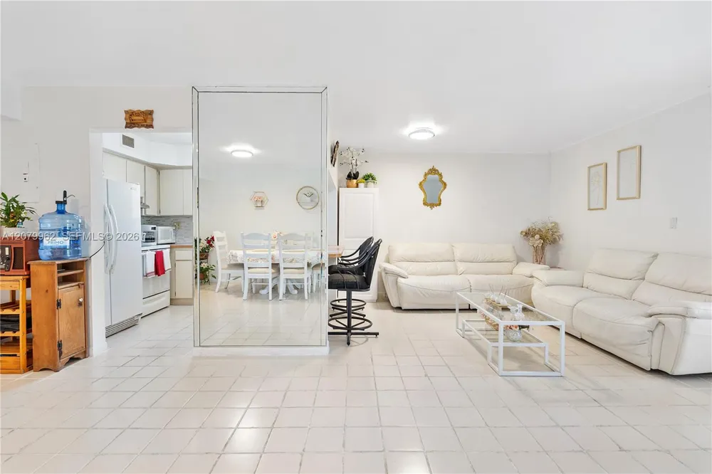 5825 W 25 Ct #212 Hialeah, FL 33016