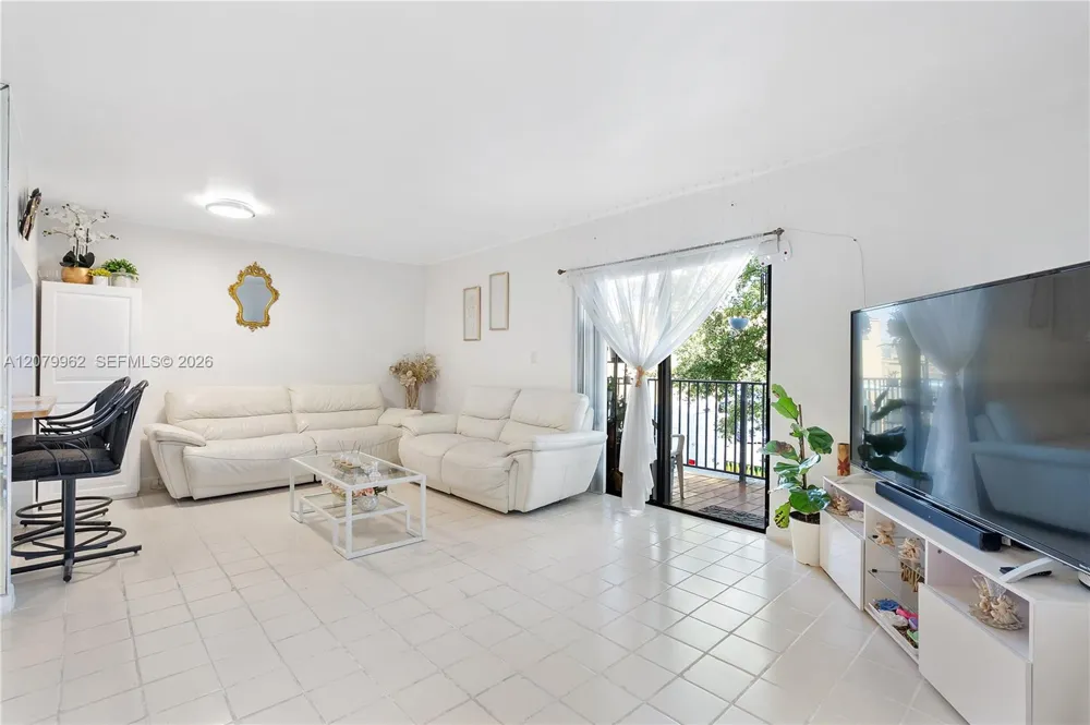 5825 W 25 Ct #212 Hialeah, FL 33016