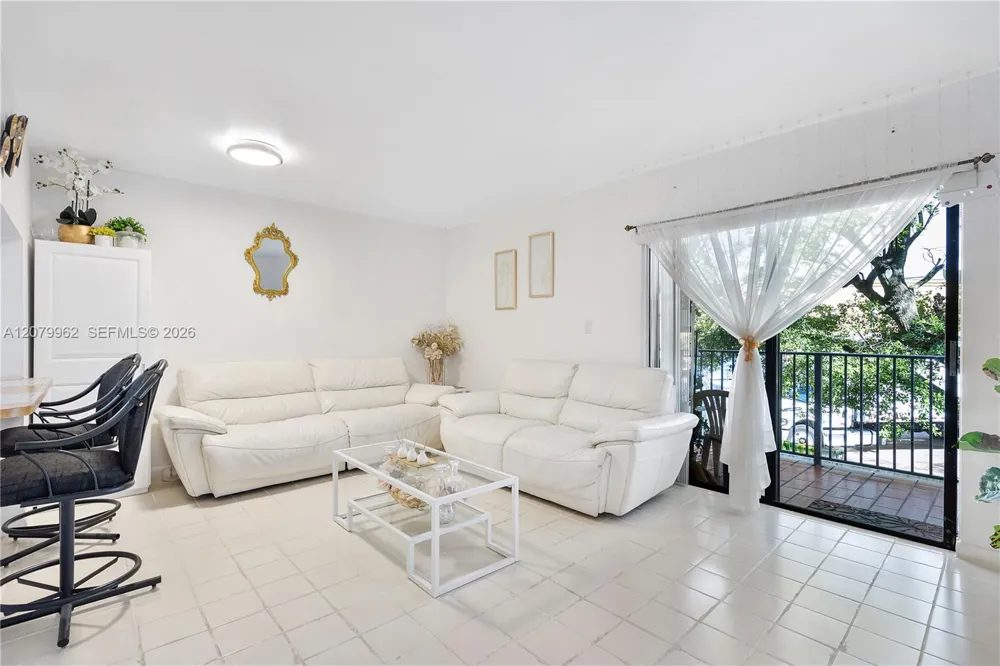 5825 W 25 Ct #212 Hialeah, FL 33016