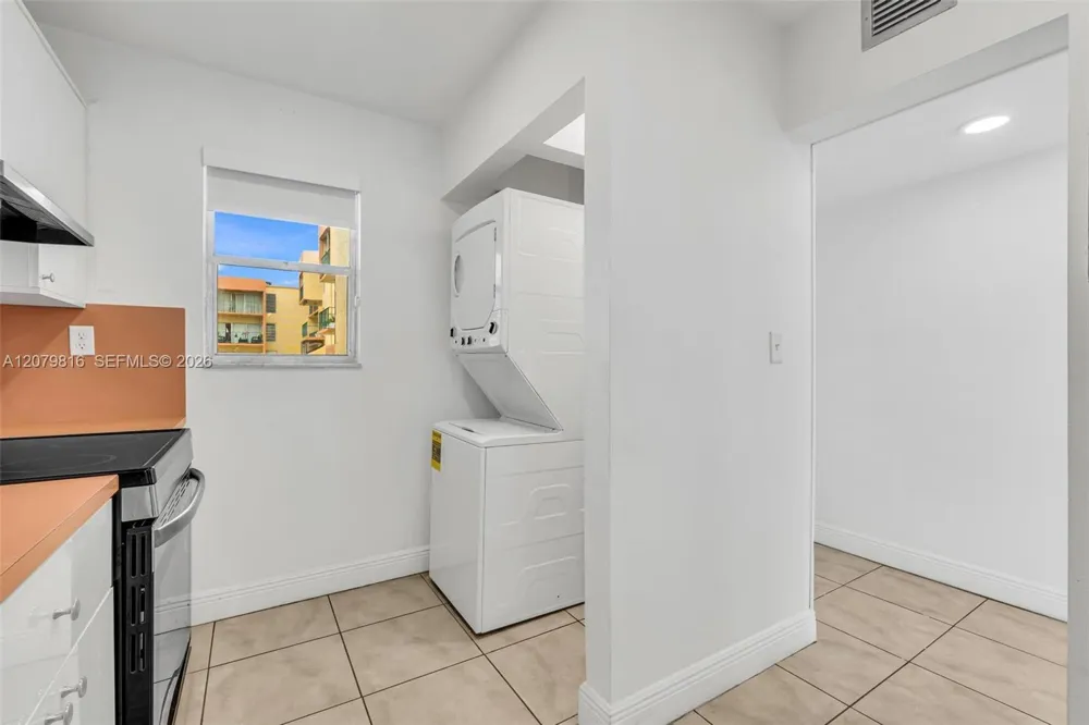 1975 W 44th Pl #A302 Hialeah, FL 33012