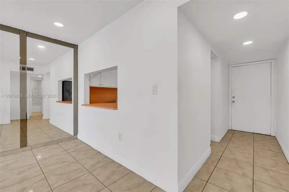 1975 W 44th Pl #A302 Hialeah, FL 33012