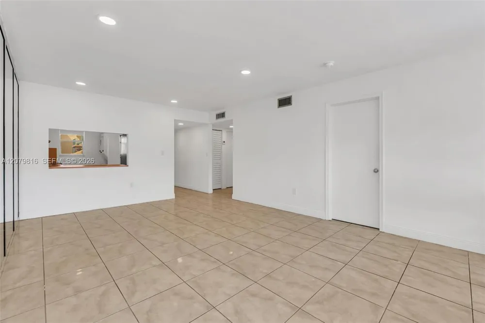 1975 W 44th Pl #A302 Hialeah, FL 33012