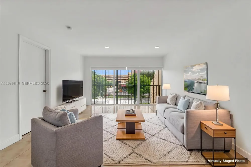 1975 W 44th Pl #A302 Hialeah, FL 33012