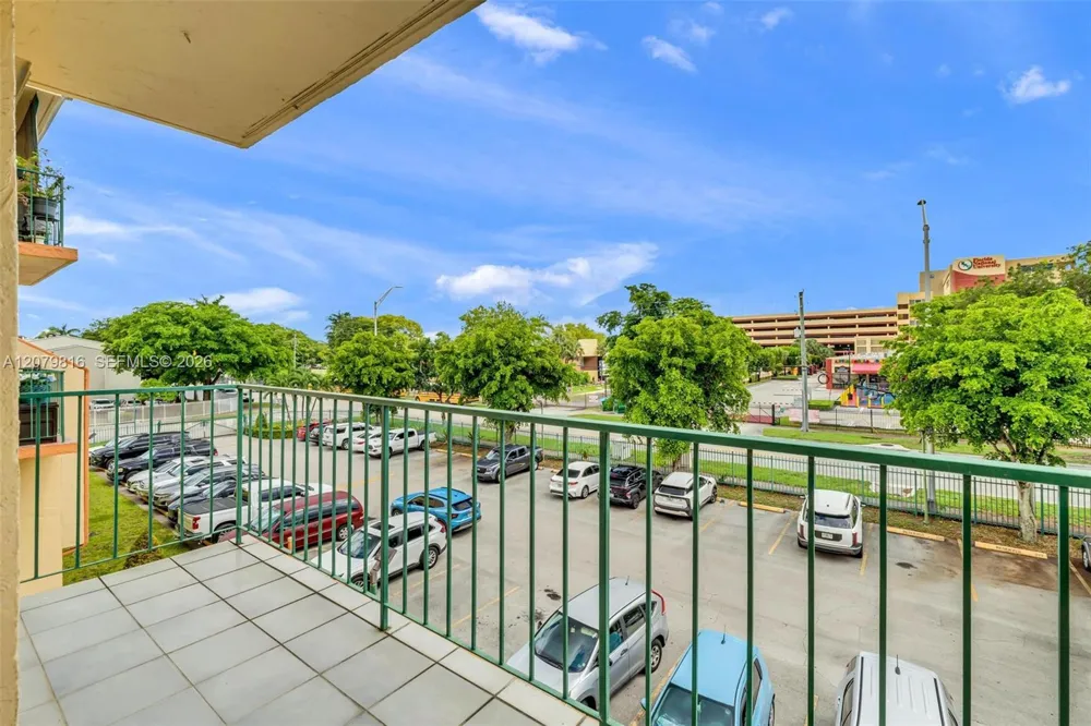 1975 W 44th Pl #A302 Hialeah, FL 33012