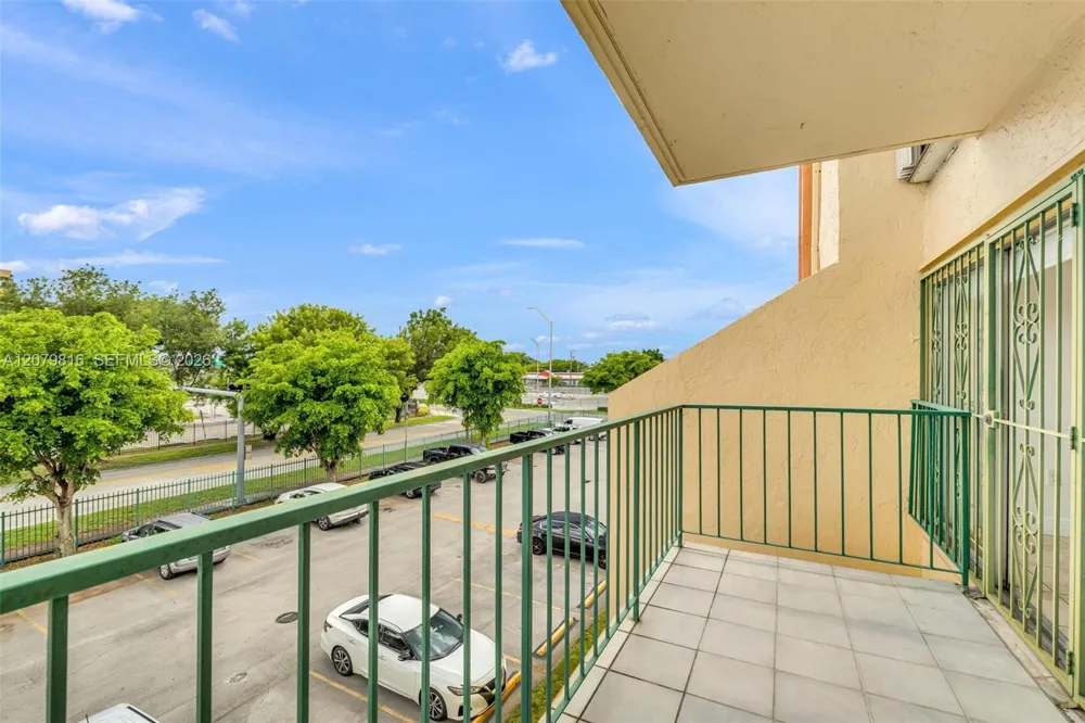1975 W 44th Pl #A302 Hialeah, FL 33012