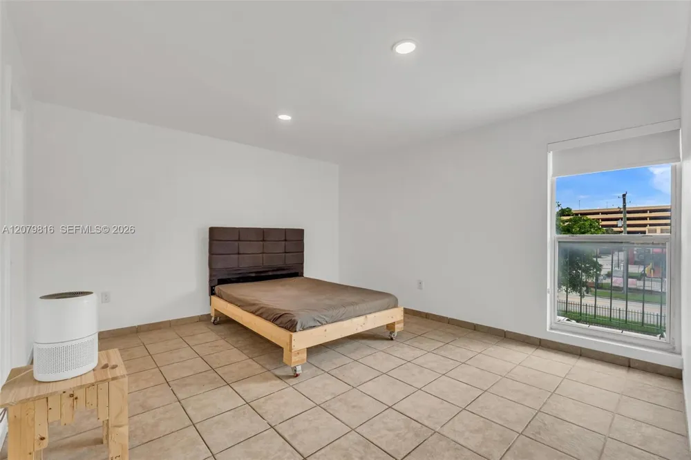 1975 W 44th Pl #A302 Hialeah, FL 33012