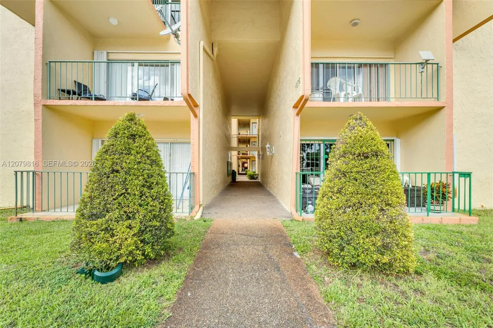 1975 W 44th Pl #A302 Hialeah, FL 33012