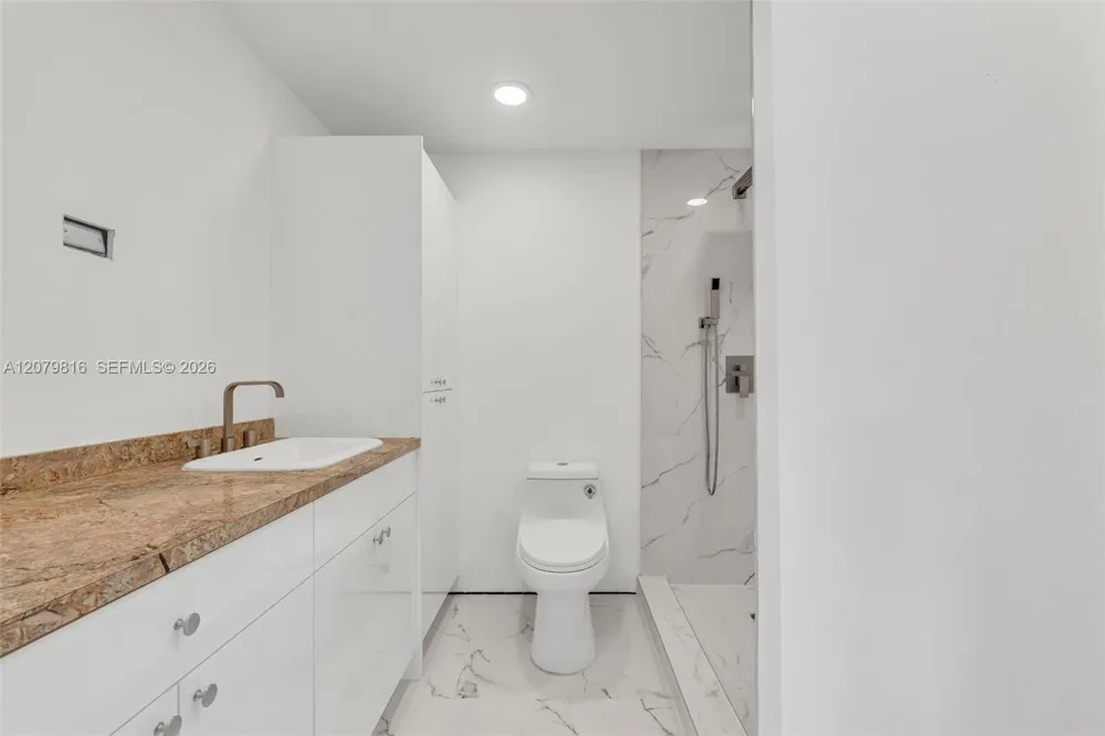 1975 W 44th Pl #A302 Hialeah, FL 33012