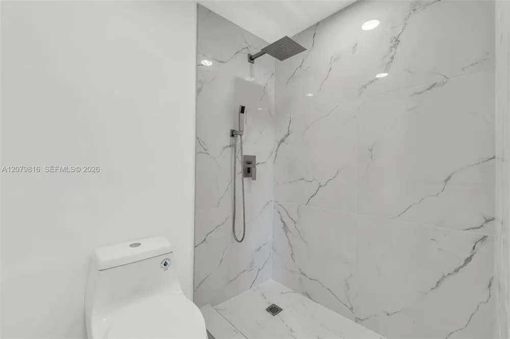 1975 W 44th Pl #A302 Hialeah, FL 33012