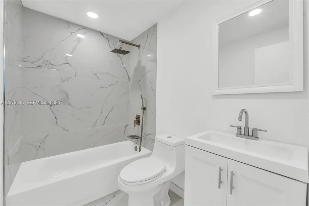1975 W 44th Pl #A302 Hialeah, FL 33012