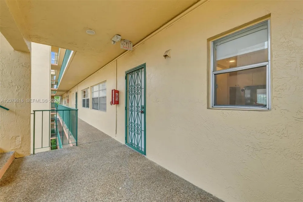 1975 W 44th Pl #A302 Hialeah, FL 33012