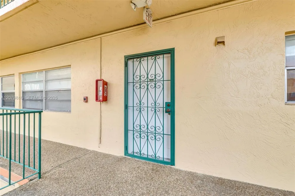 1975 W 44th Pl #A302 Hialeah, FL 33012