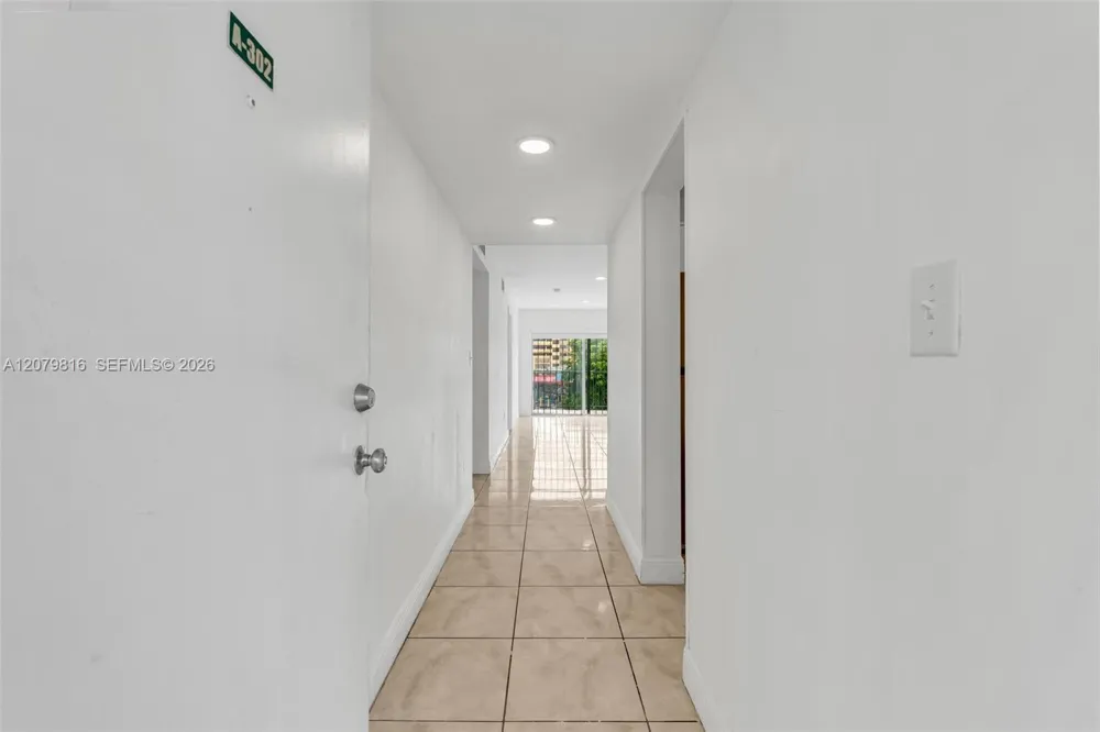1975 W 44th Pl #A302 Hialeah, FL 33012