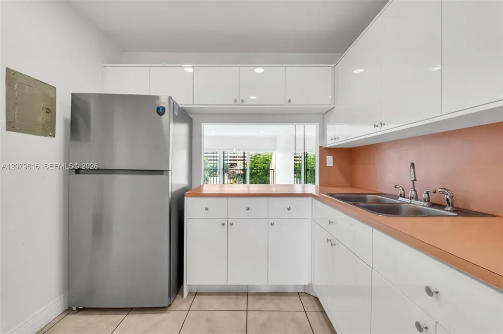 1975 W 44th Pl #A302 Hialeah, FL 33012