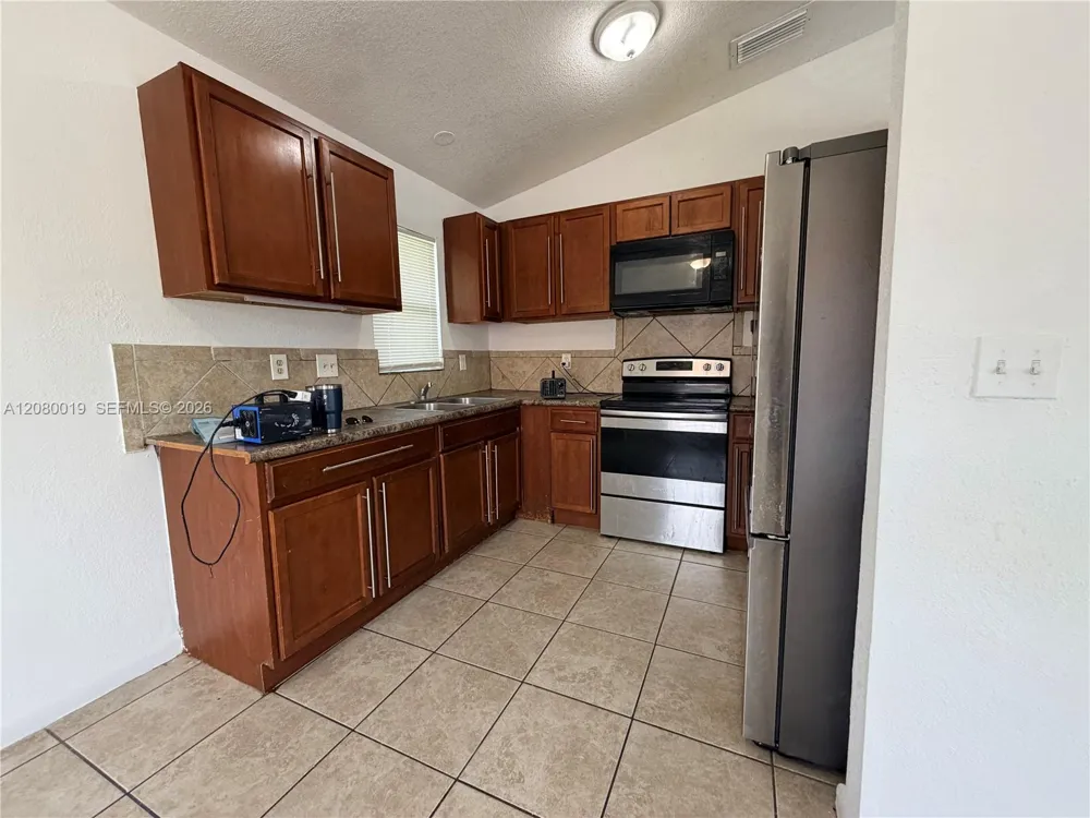 408 NW 12th St #0 Florida City, FL 33034