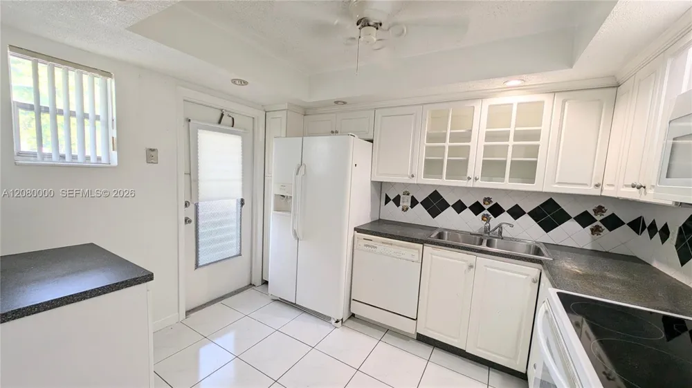 19051 NE 2nd Ave #1507 Miami, FL 33179