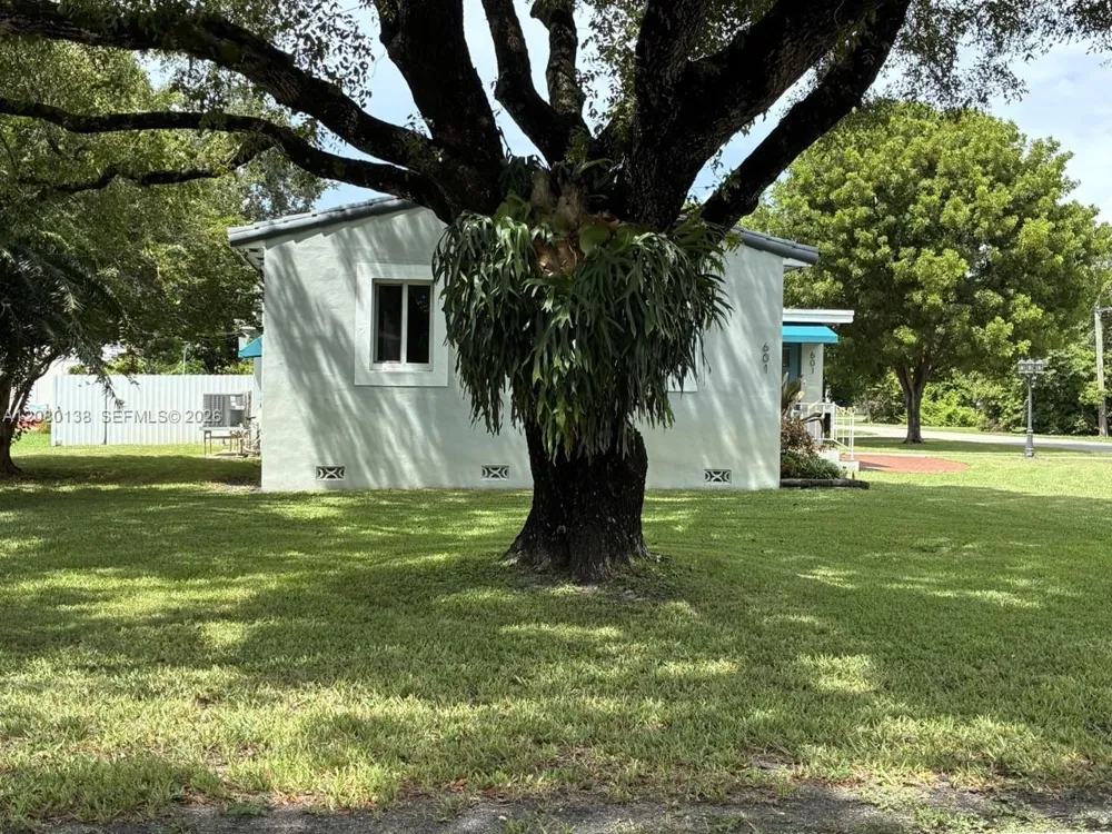 601 Oriole Ave Miami Springs, FL 33166