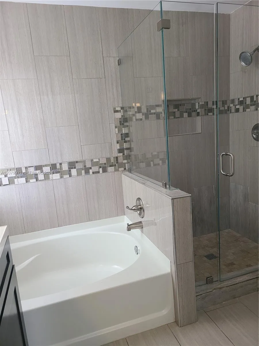 8820 SW 13th St Pembroke Pines, FL 33025