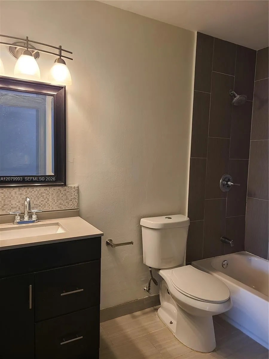 8820 SW 13th St Pembroke Pines, FL 33025