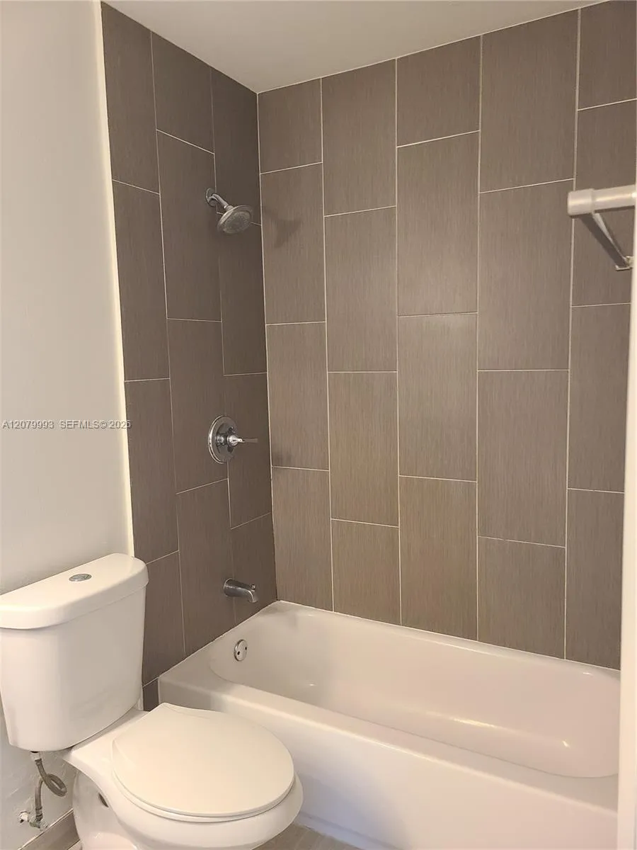 8820 SW 13th St Pembroke Pines, FL 33025
