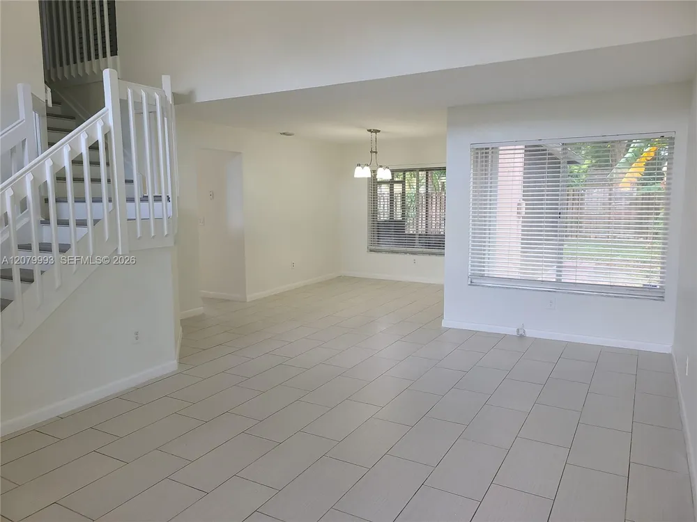 8820 SW 13th St Pembroke Pines, FL 33025
