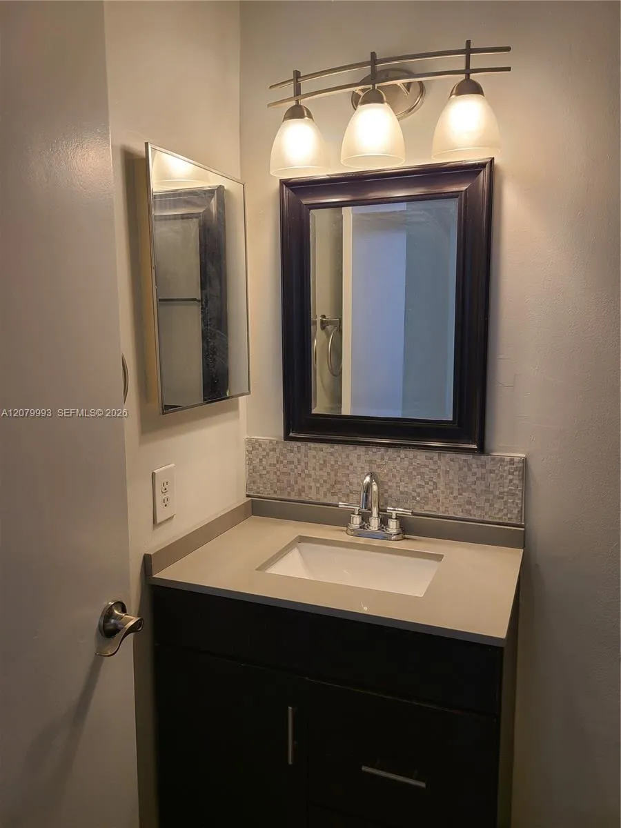 8820 SW 13th St Pembroke Pines, FL 33025