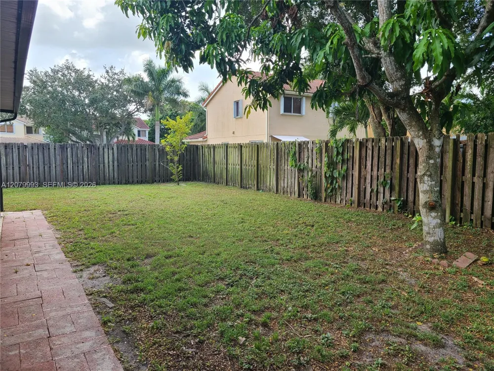 8820 SW 13th St Pembroke Pines, FL 33025