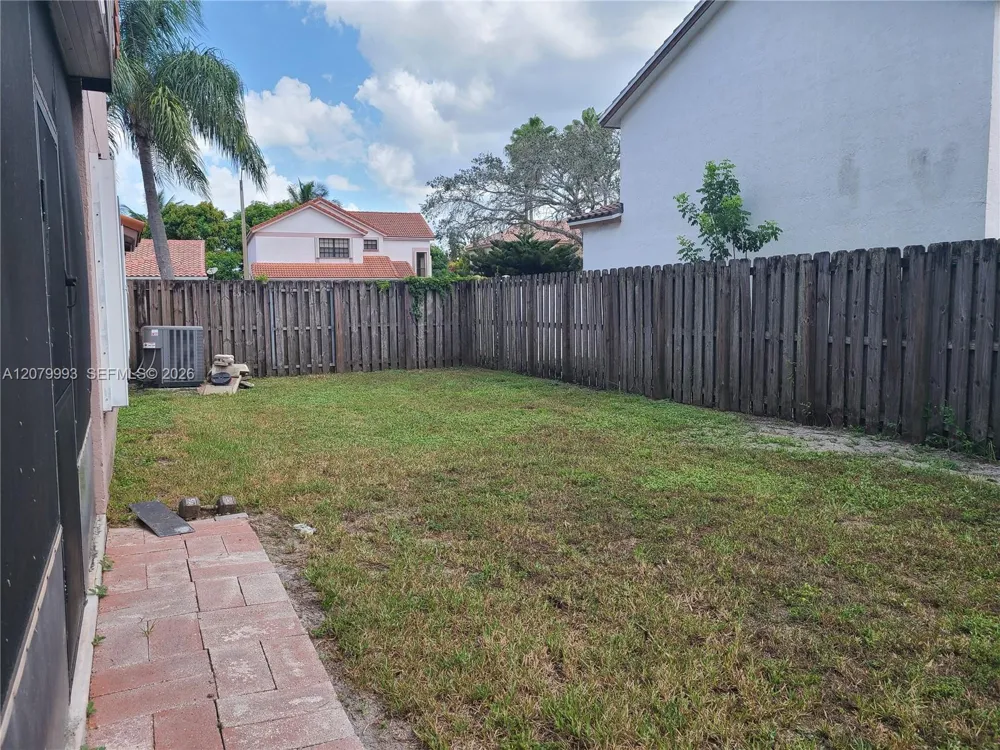 8820 SW 13th St Pembroke Pines, FL 33025